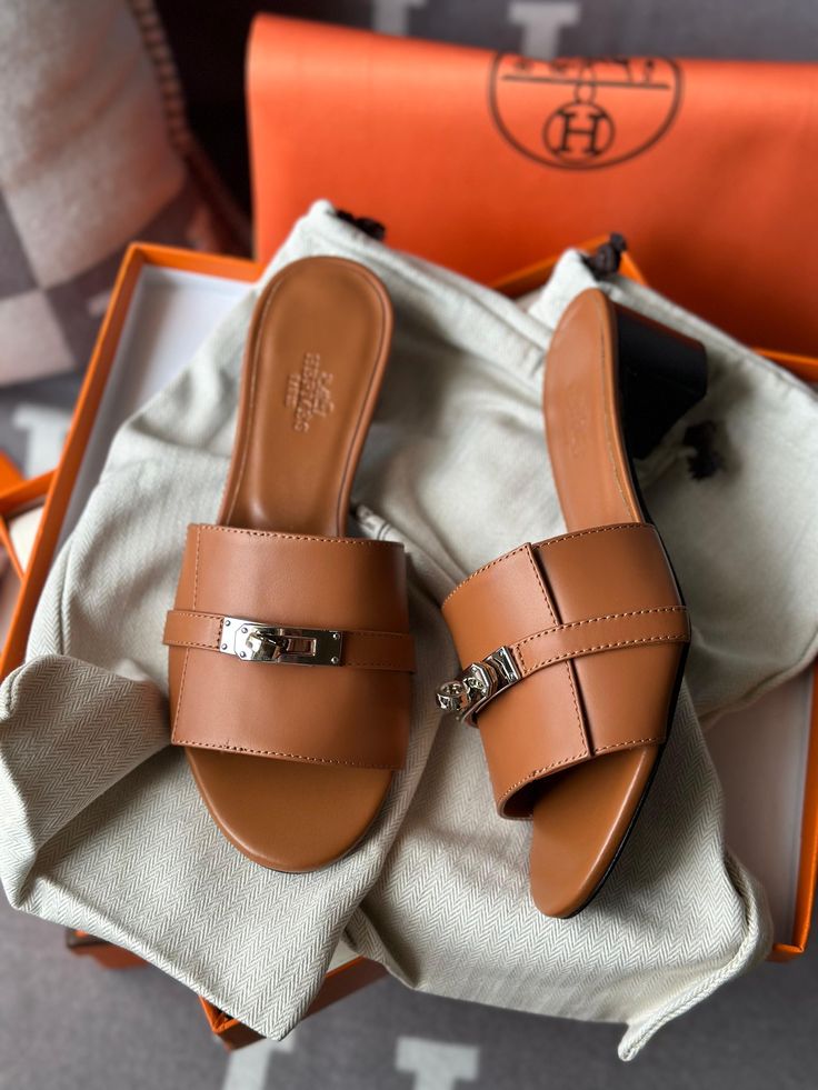 Sandale Hermès à talons En Vrai Cuir