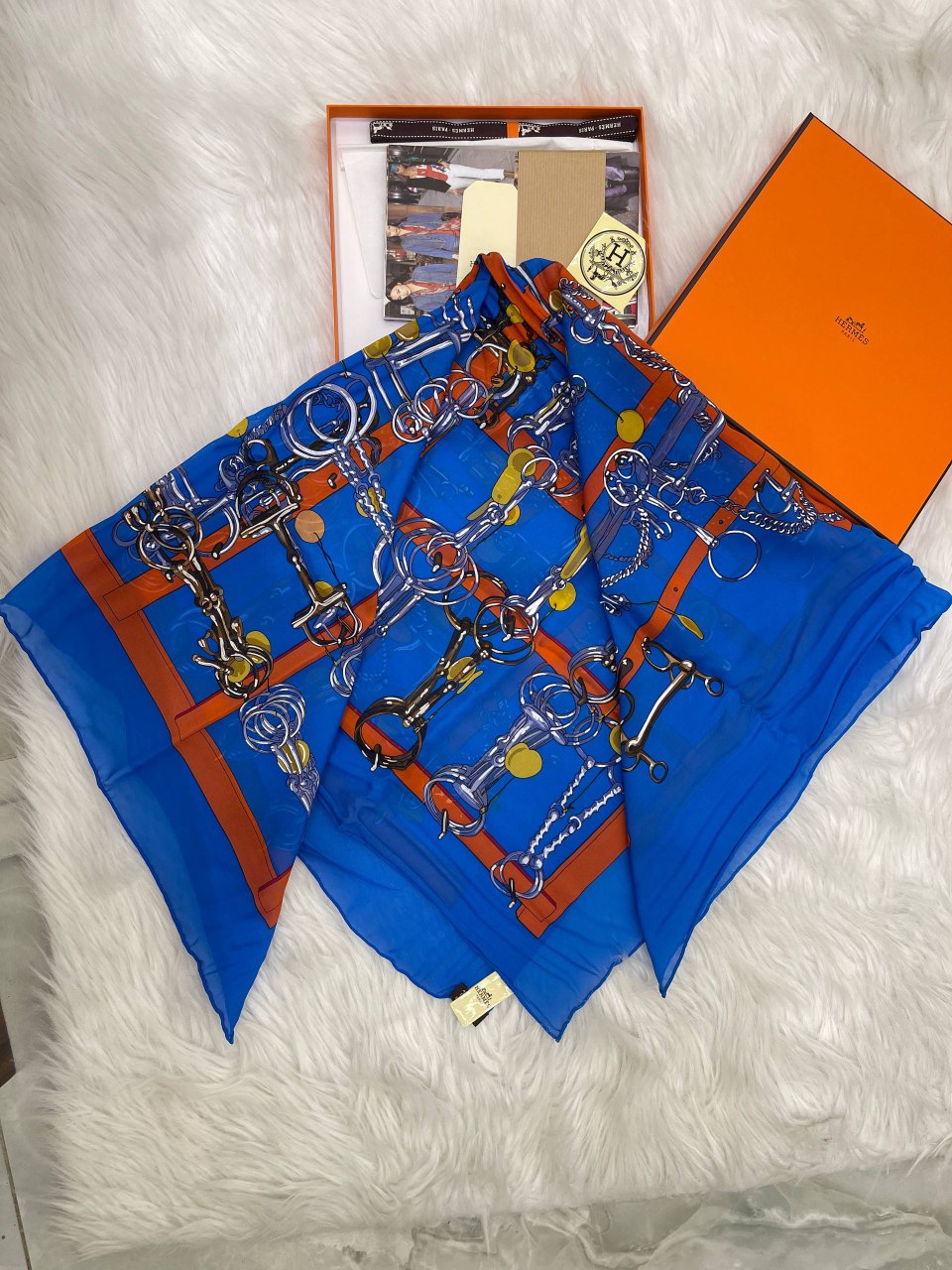 Foulard Hermès Avec boite 90/90