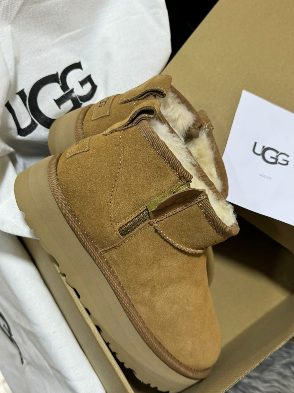 UGG Mini Camel A Zipper