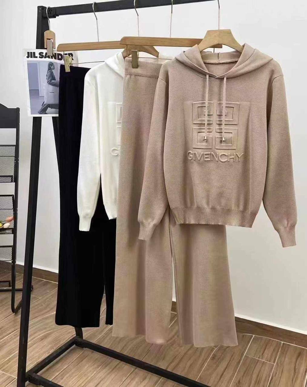 Ensemble Survette a capuche Givenchy