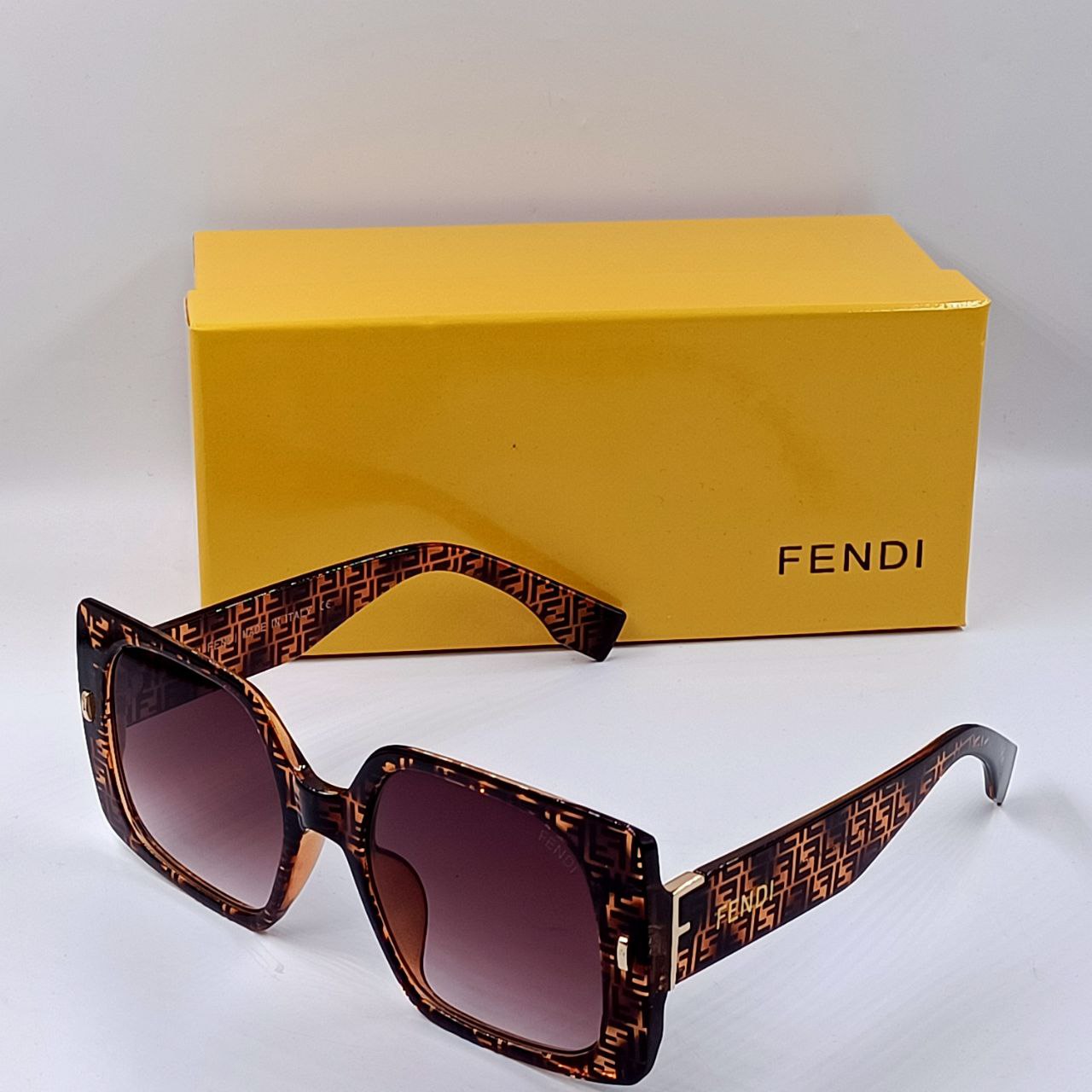 Lunette solaire Fendi FN8793