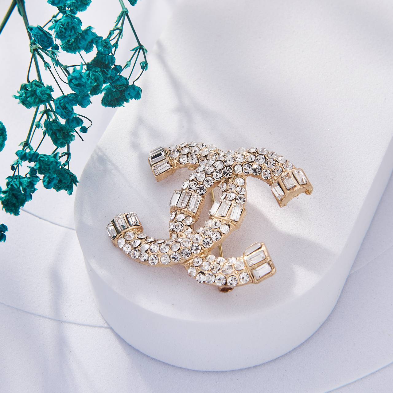 Une Selection de luxe de Broche Chanel Inoxydable