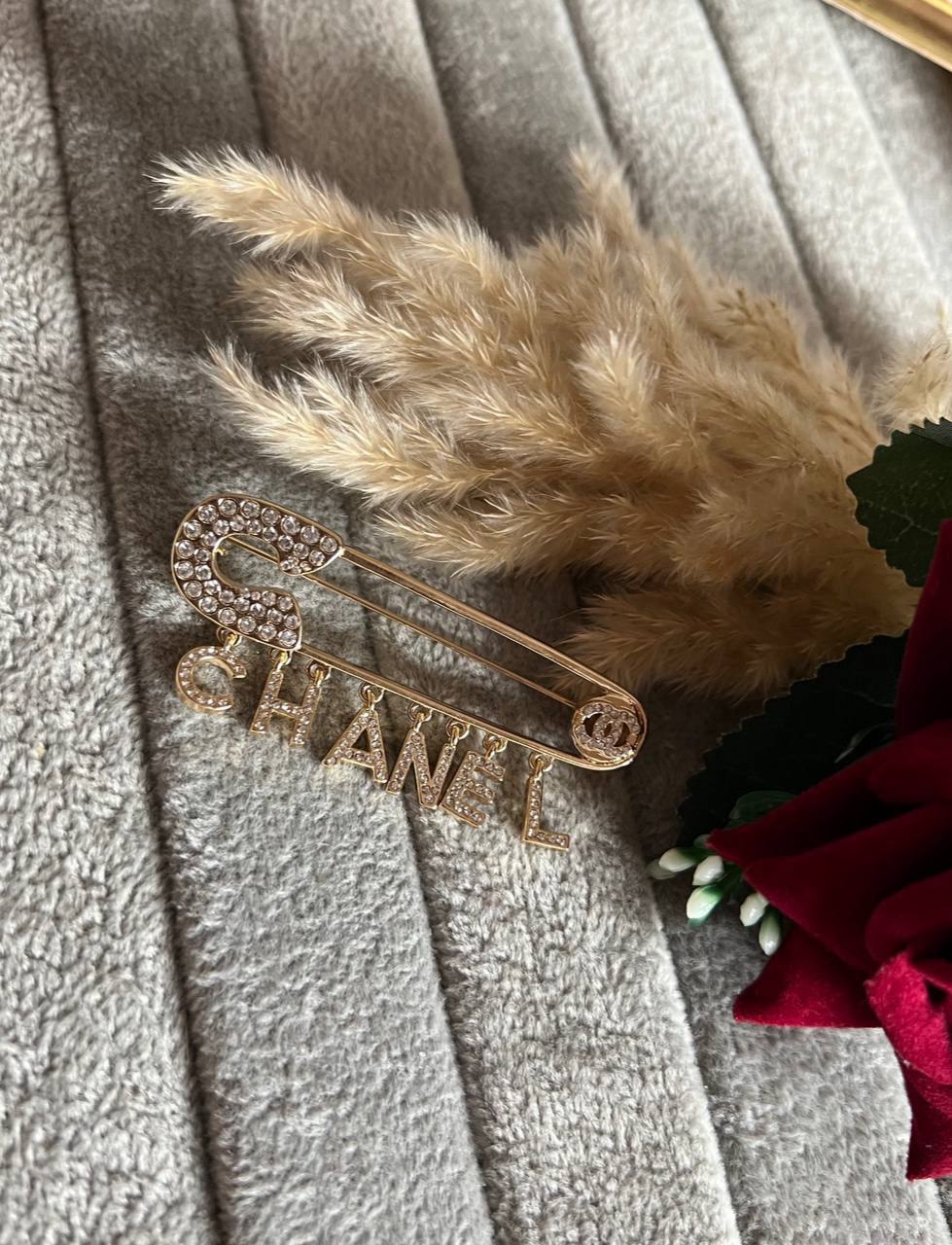 Broche de Luxe Chanel en Acier Inoxydable