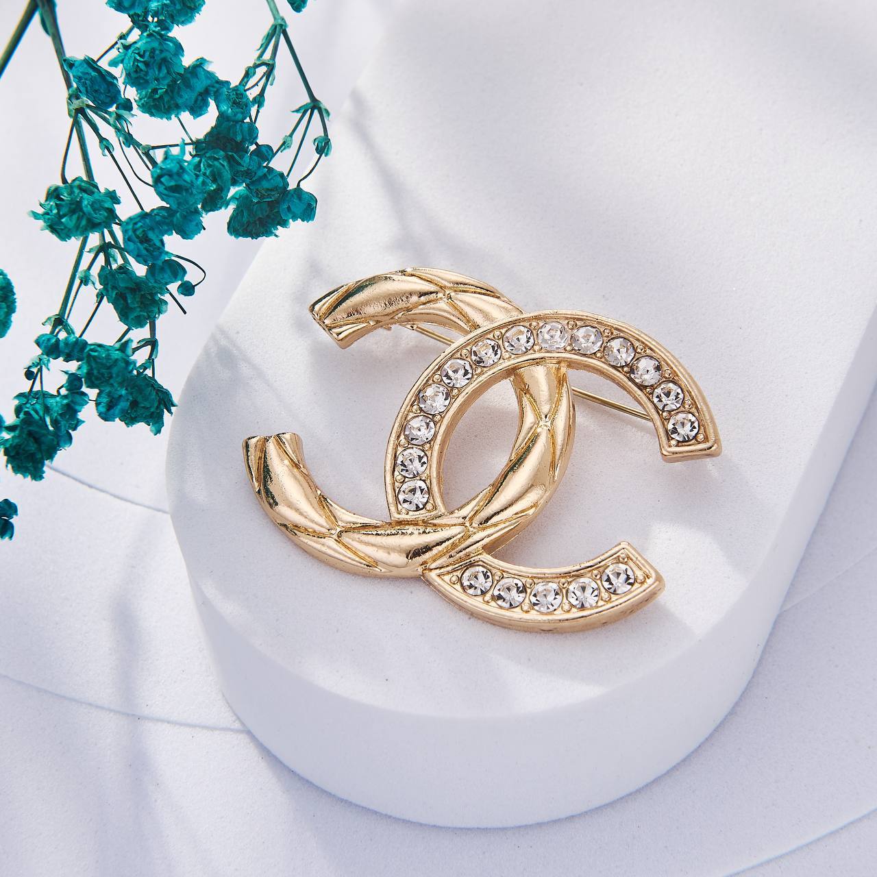 Une Selection de luxe de Broche Chanel Inoxydable