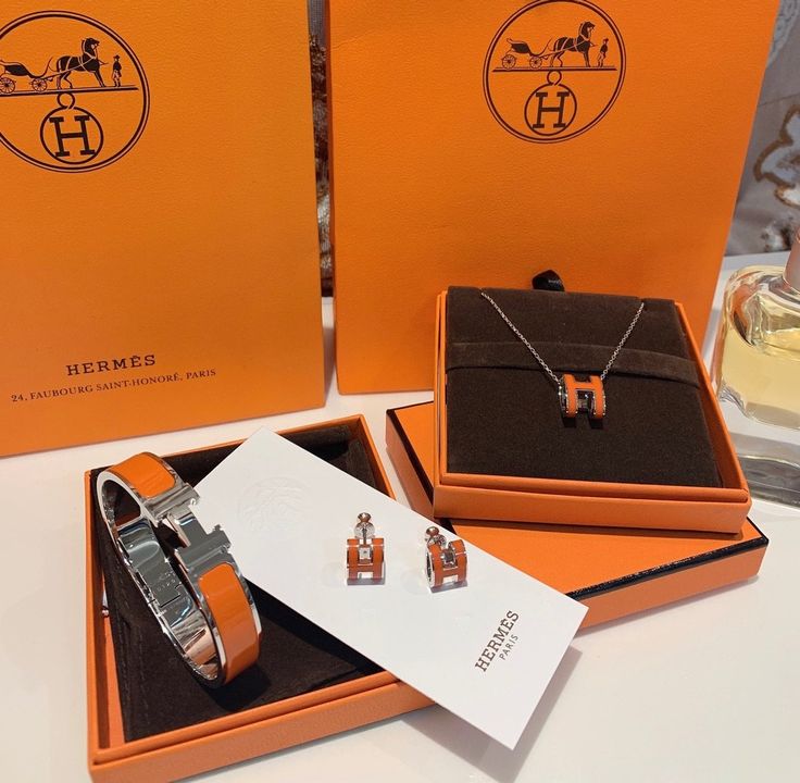 Ensemble De Luxe Hermès En Acier Inoxydable