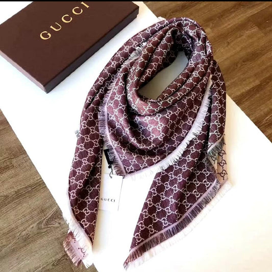 Foulars De Luxe Gucci Femme avec boite et accessoires Gucci