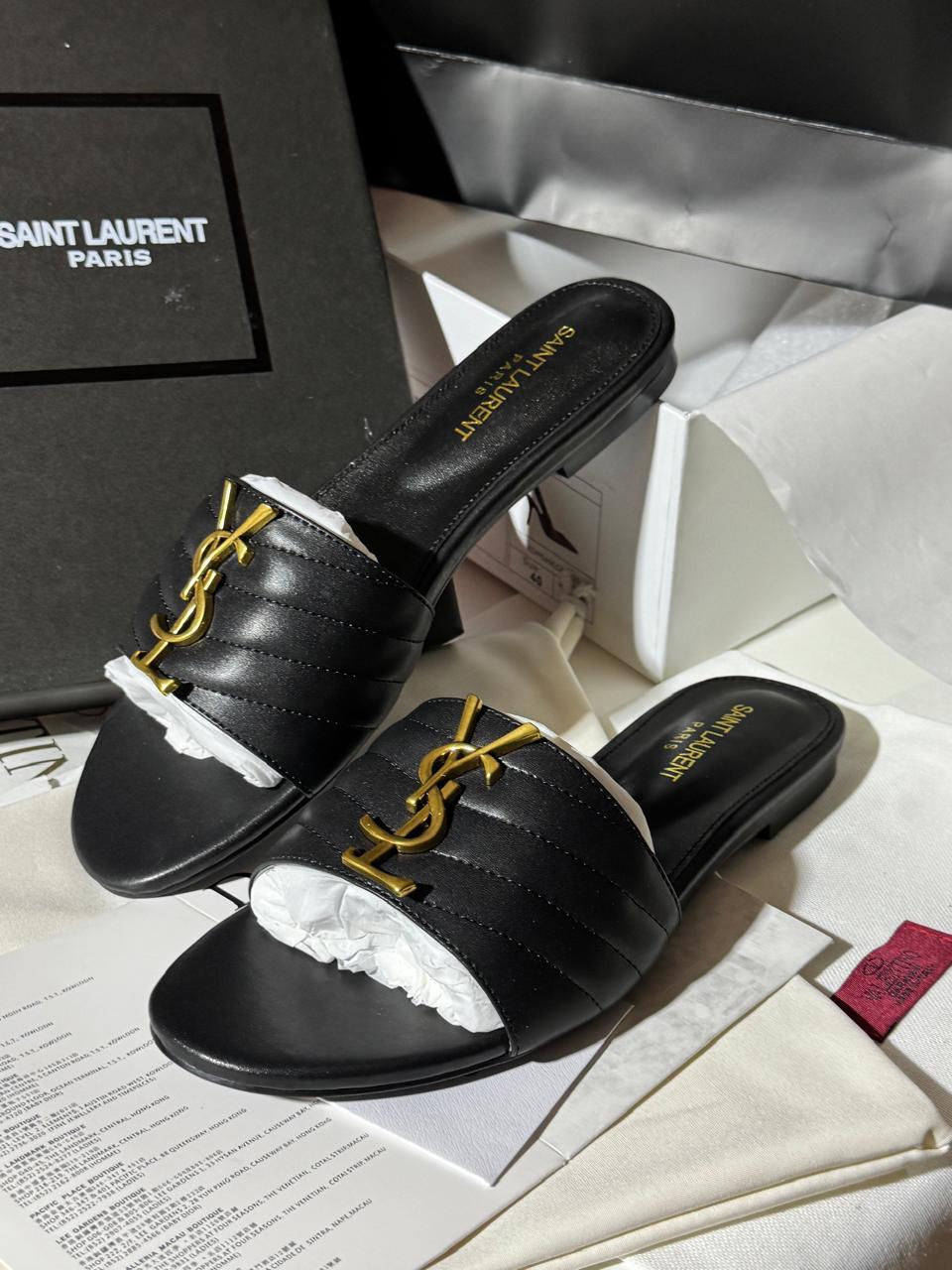 Sandale Yves Saint Laurent Plate en Cuir