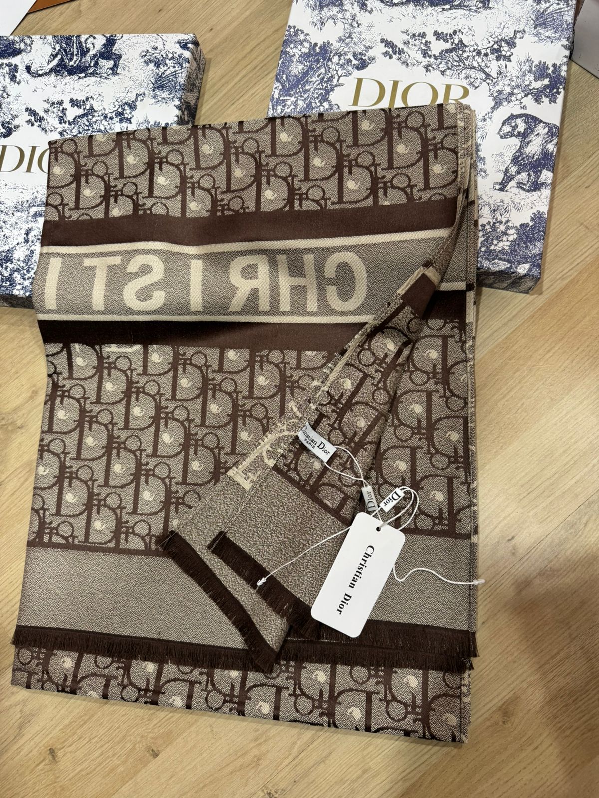 Châle Chic Christian Dior