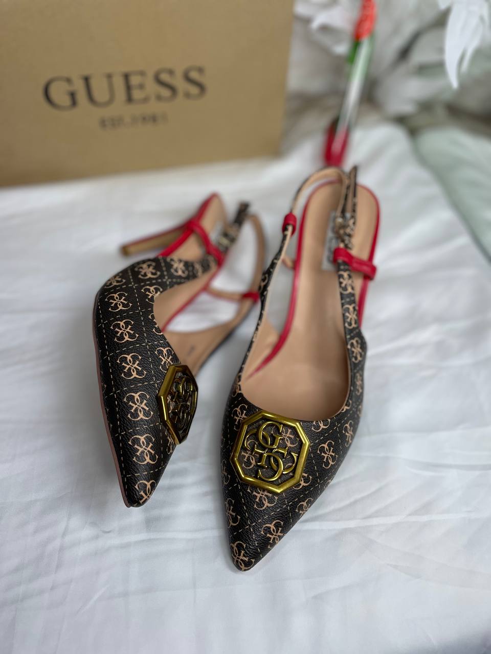 Sandale Chic Guess En Couleurs