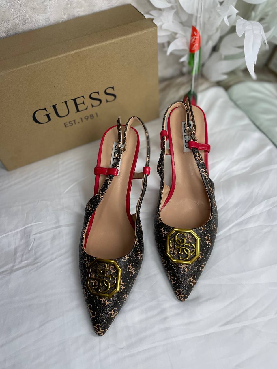 Sandale Chic Guess En Couleurs