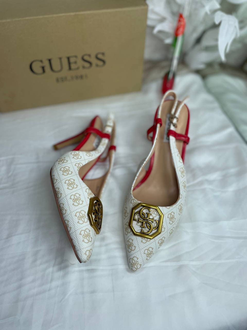 Sandale Chic Guess En Couleurs