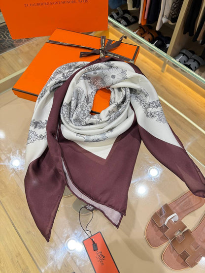 Foulards Hermès avec boite 90/90 cm