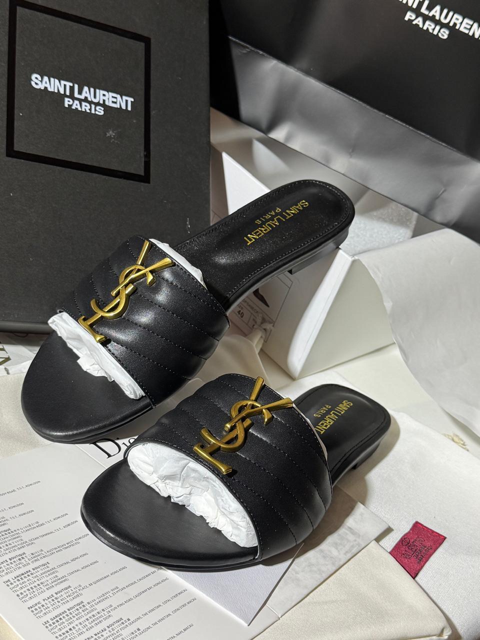 Sandale Yves Saint Laurent Plate en Cuir