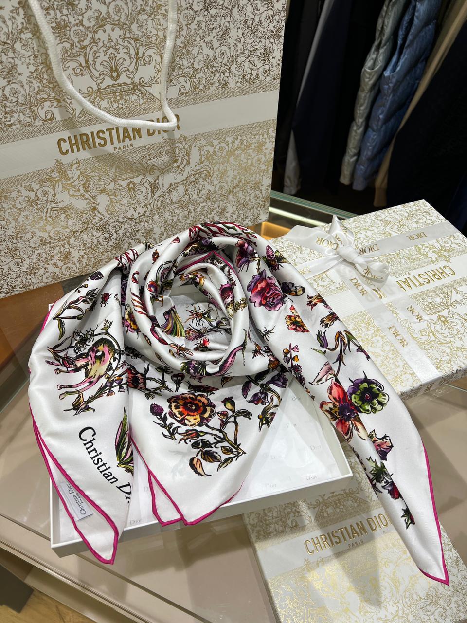 Foulard Christian Dior en Vrai Soie 90/90 cm