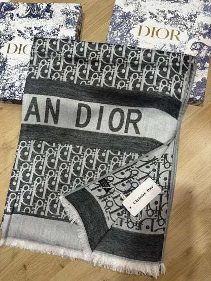 Châle Chic Christian Dior