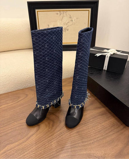 Botte Chanel en denim monogrammé
