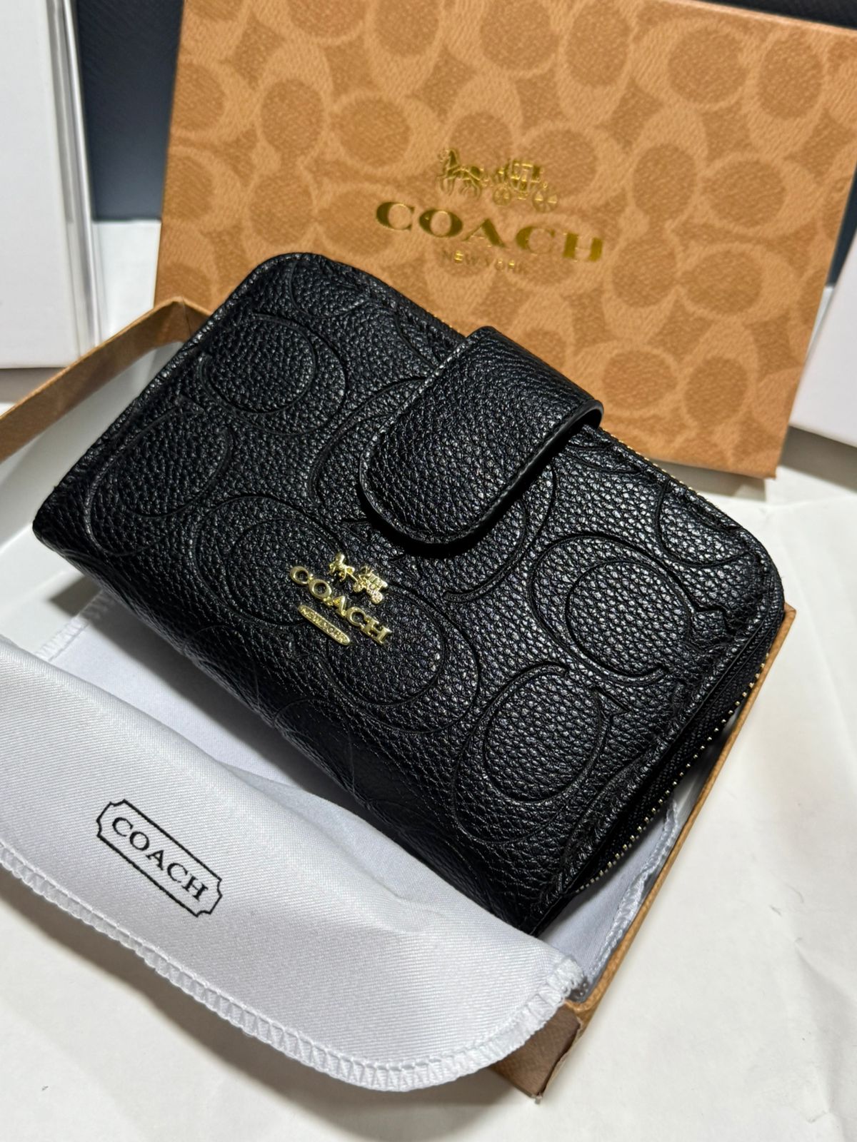 Porte feuille en Couleurs Coach