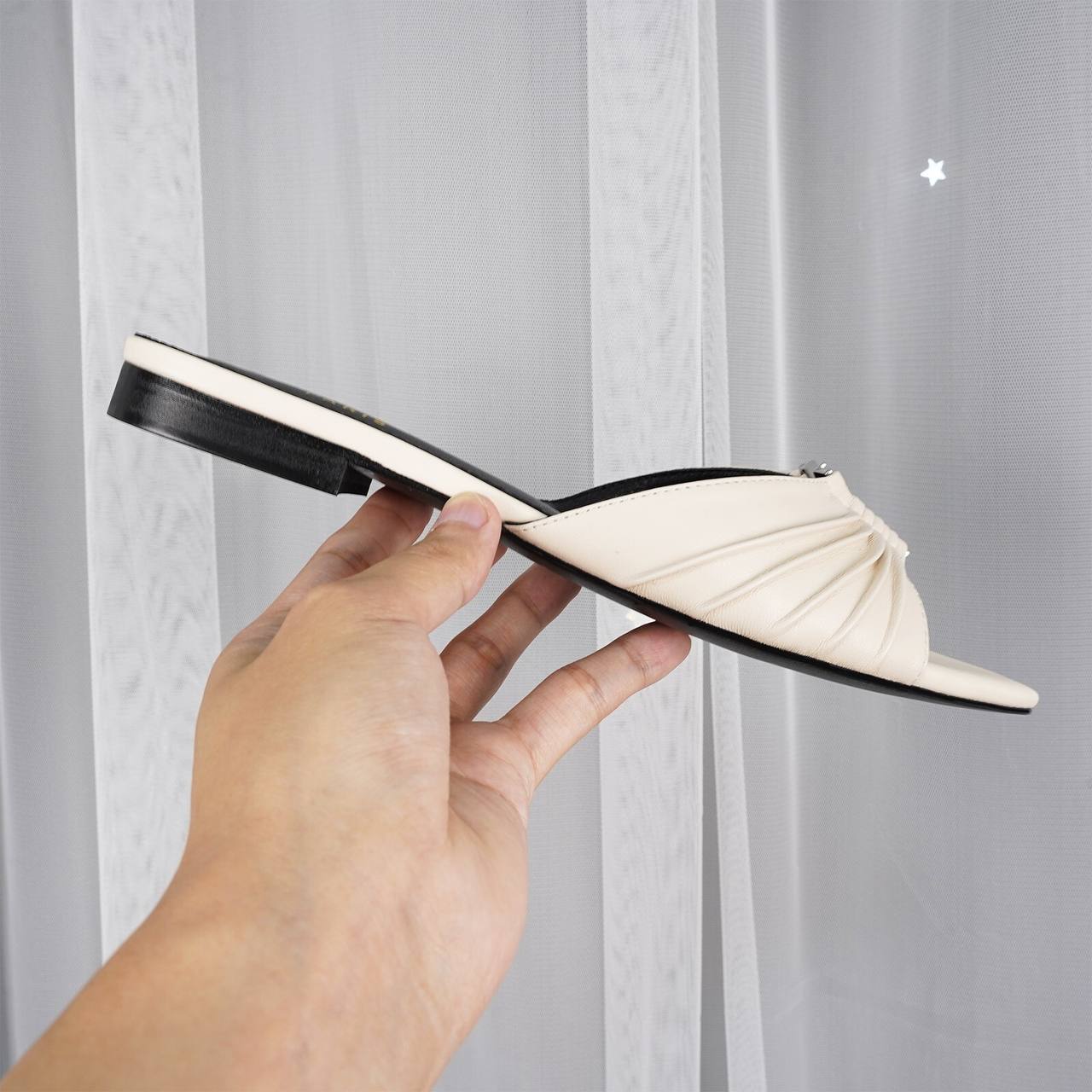 Sandale Plate Yves Saint Laurent en Cuir