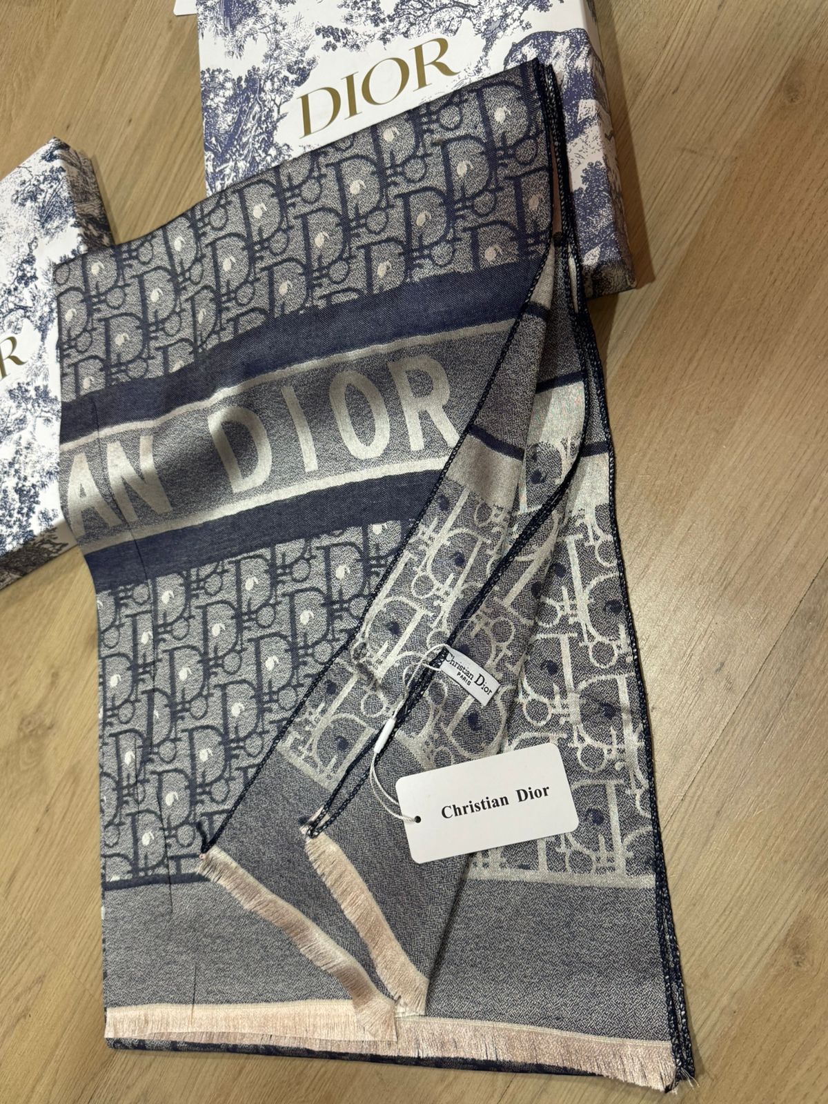 Châle Chic Christian Dior