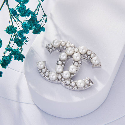Une Selection de luxe de Broche Chanel Inoxydable