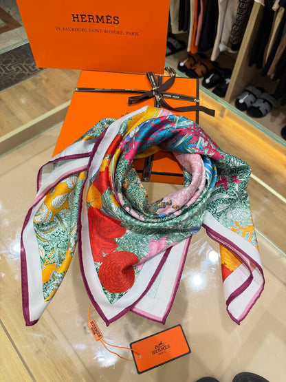 Foulards Hermès avec boite 90/90 cm