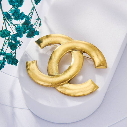 Une Selection de luxe de Broche Chanel Inoxydable