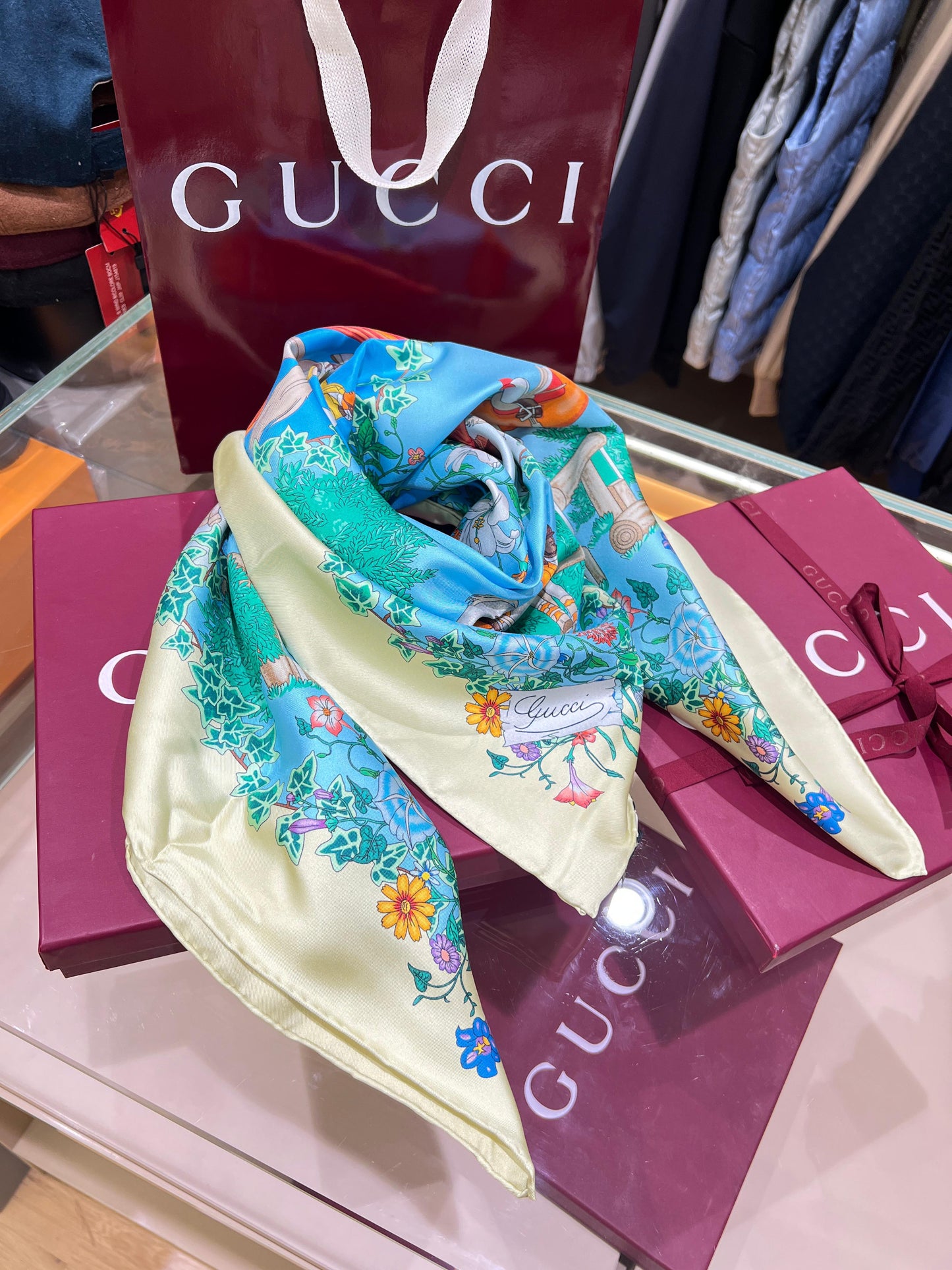 Foulard de Luxe en Vrai Soie Gucci