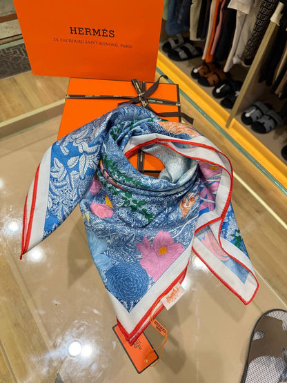 Foulards Hermès avec boite 90/90 cm