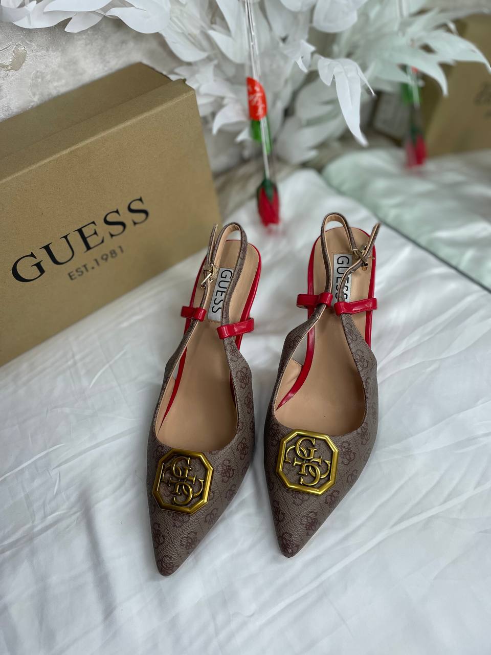 Sandale Chic Guess En Couleurs