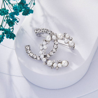 Une Selection de luxe de Broche Chanel Inoxydable