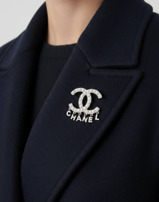 Broche d exellence Chanel Inoxydable