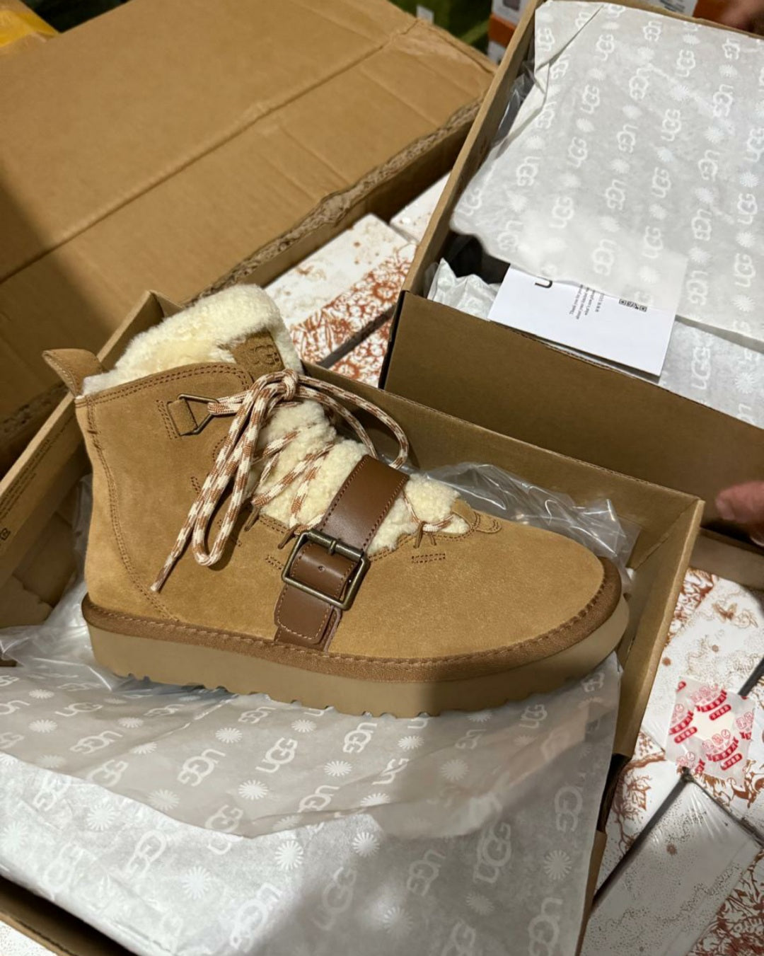 UGG Bottines fourrées à boucle & Lacets Tendance