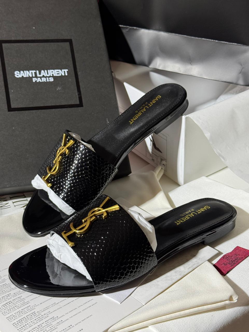 Sandale Yves Saint Laurent Plate en Cuir