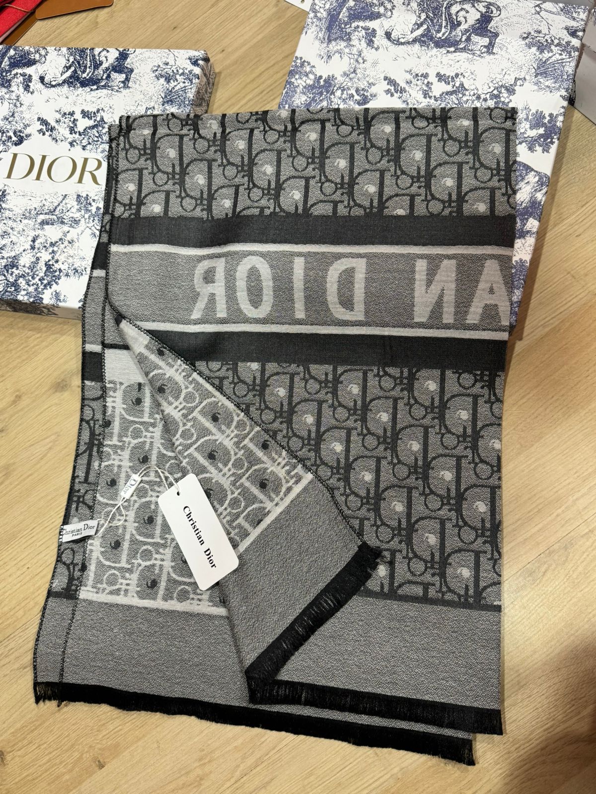 Châle Chic Christian Dior