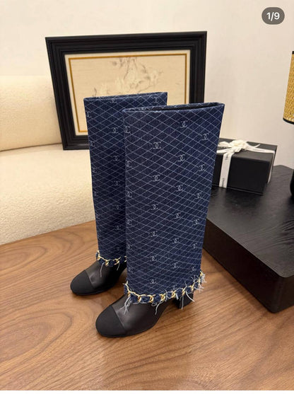 Botte Chanel en denim monogrammé