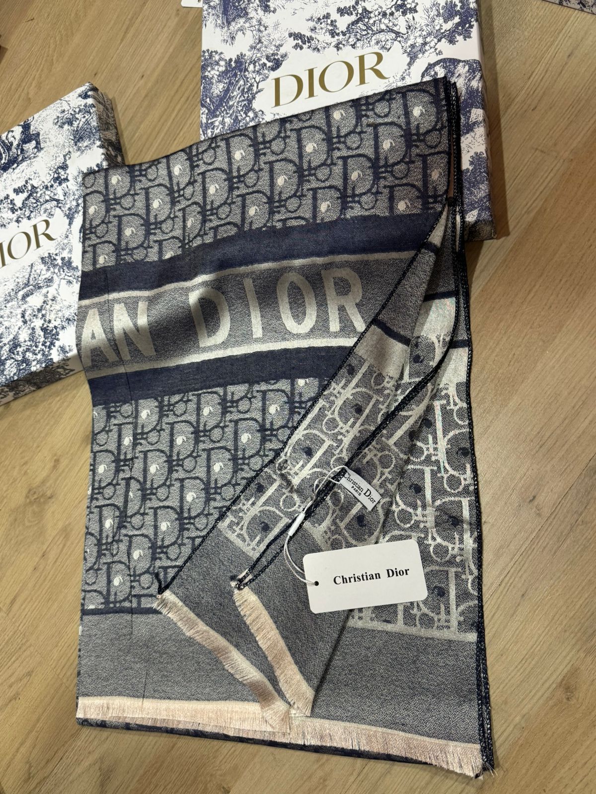 Châle Chic Christian Dior