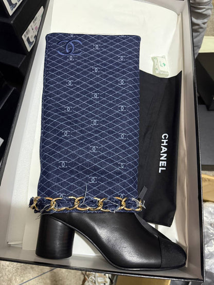 Botte Chanel en denim monogrammé
