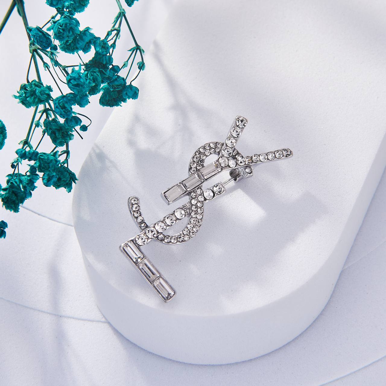 Broche Yves Saint Laurent Inoxydable