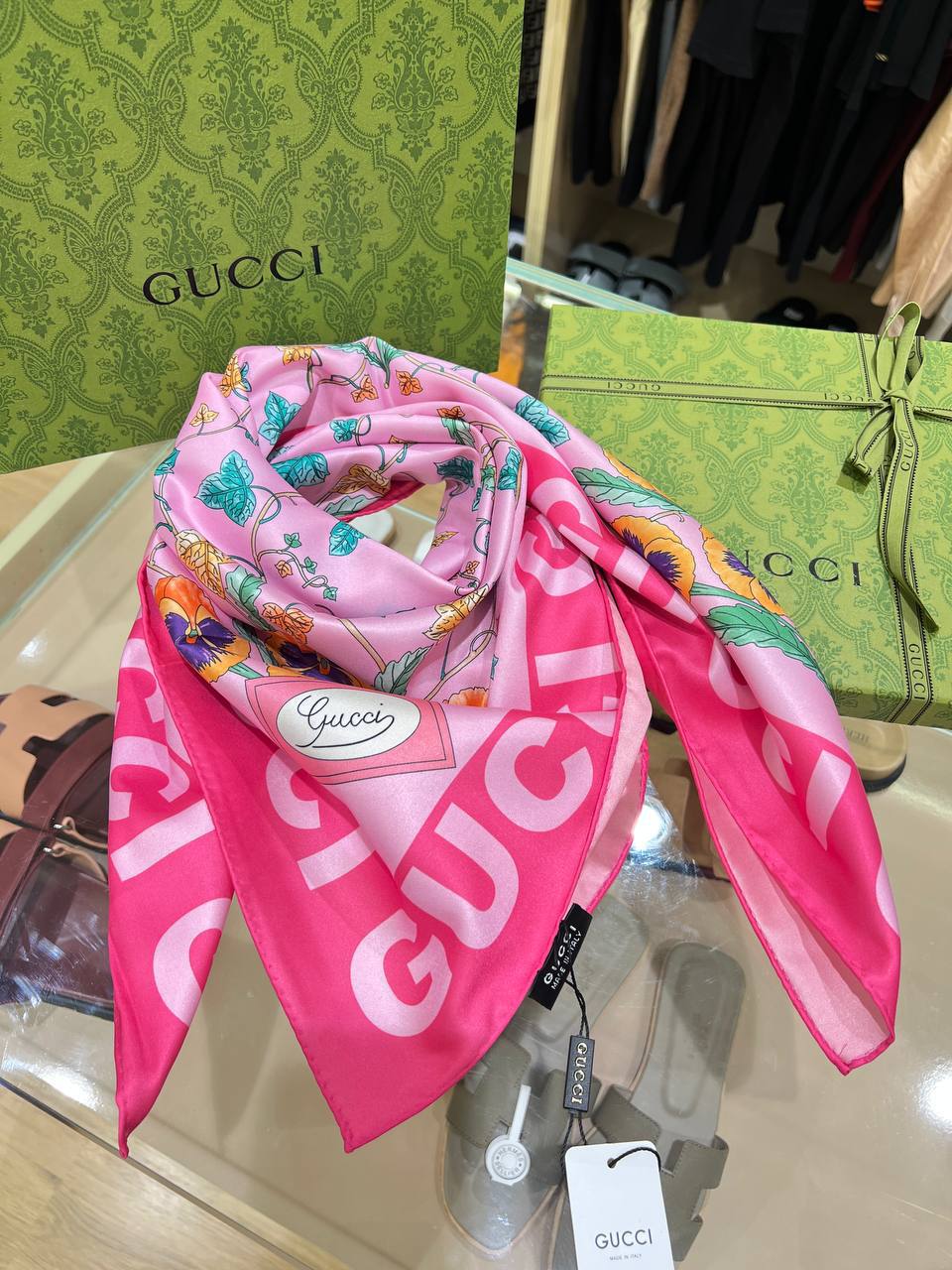 Châle De Luxe Gucci