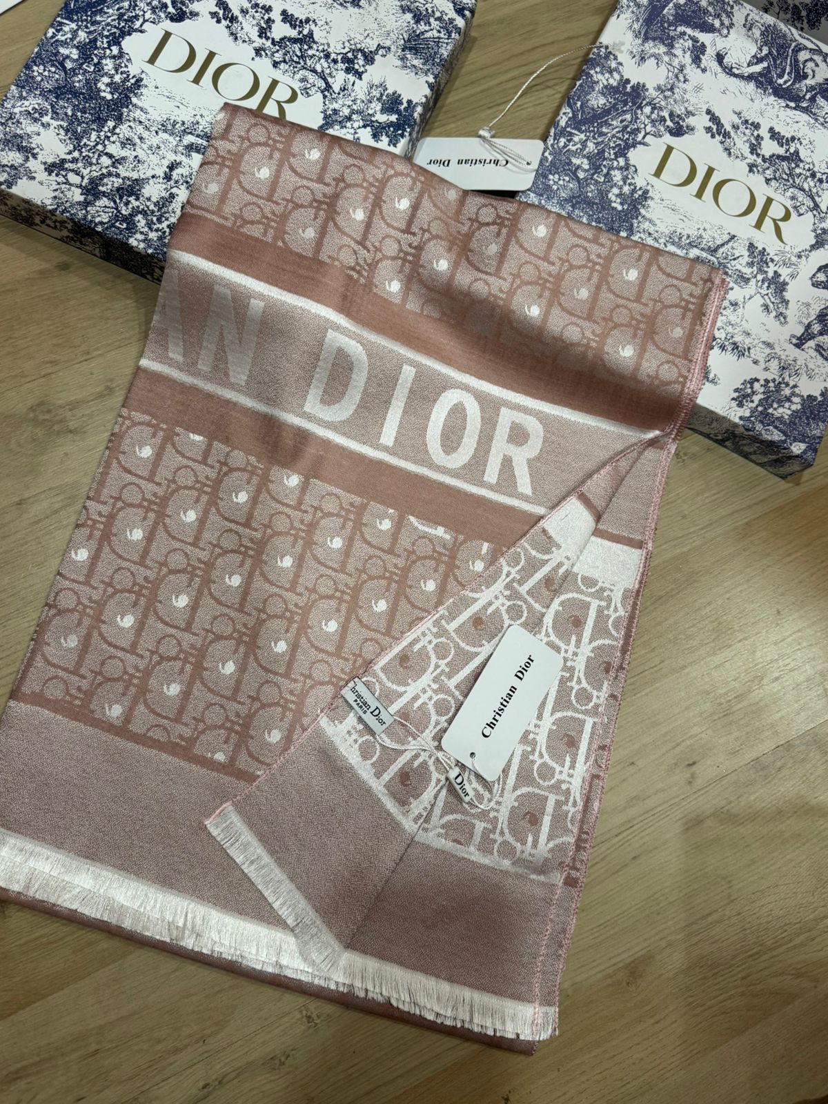 Châle Chic Christian Dior