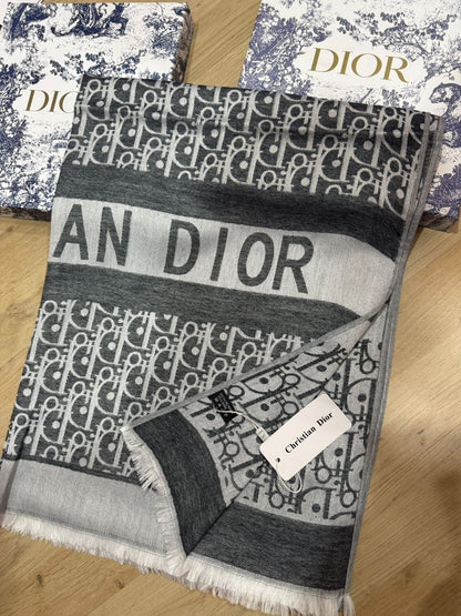 Châle Chic Christian Dior