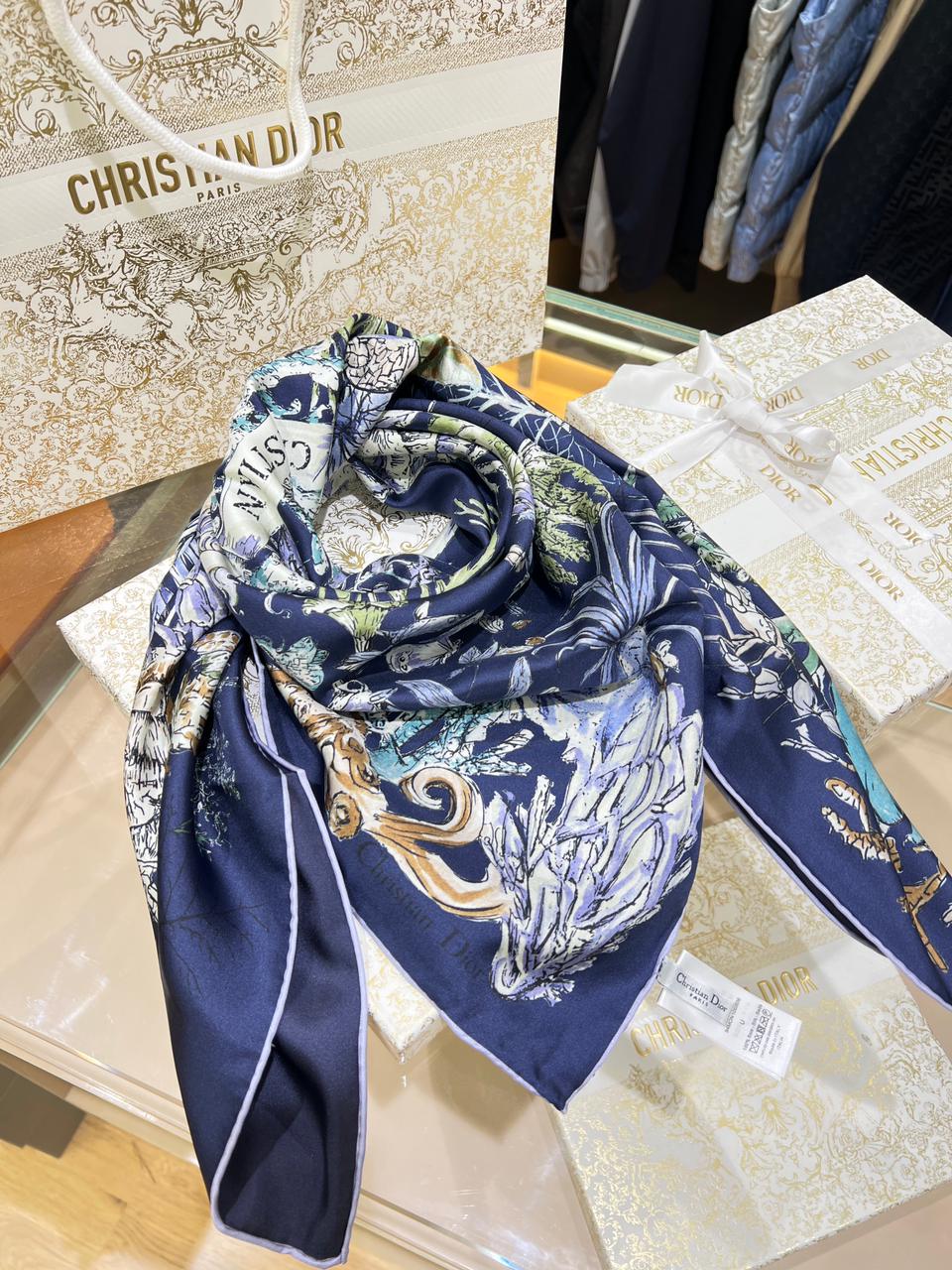 Foulard Christian Dior en Vrai Soie 90/90 cm