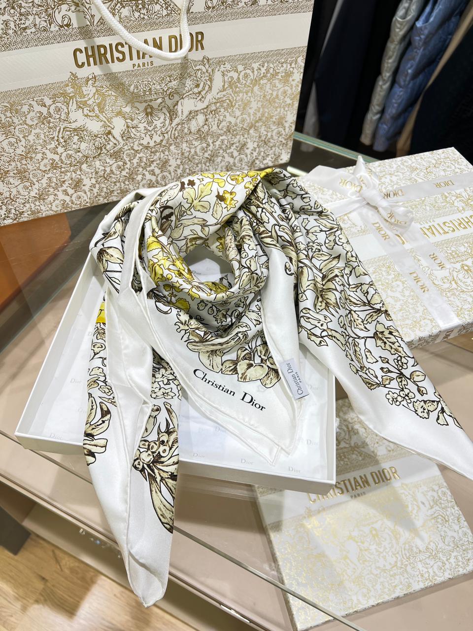 Foulard Christian Dior en Vrai Soie 90/90 cm