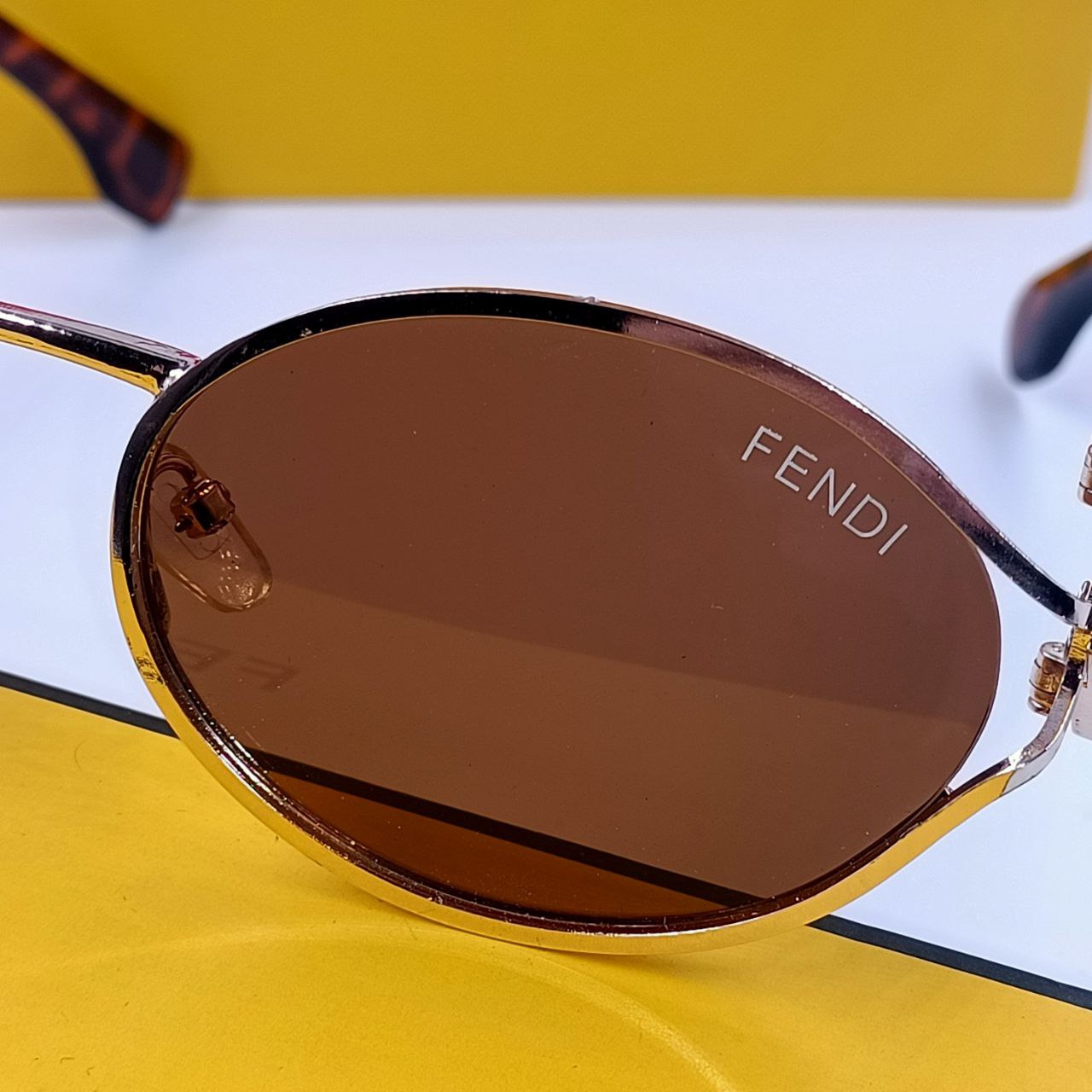 Lunette Solaire Fendi avec boite