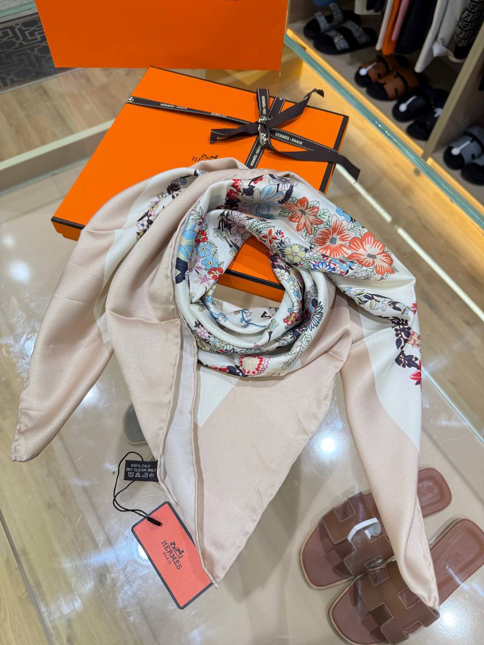 Foulards Hermès avec boite 90/90 cm