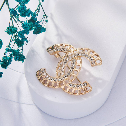 Une Selection de luxe de Broche Chanel Inoxydable