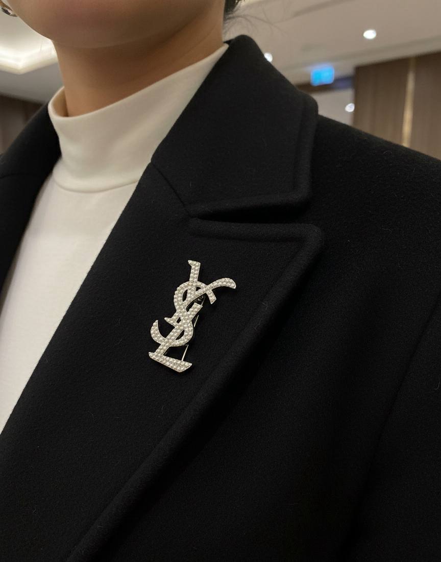 Broche Yves Saint Laurent Inoxydable