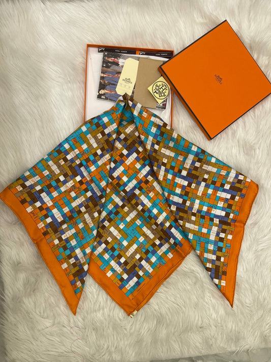 Foulard Hermès Avec boite 90/90