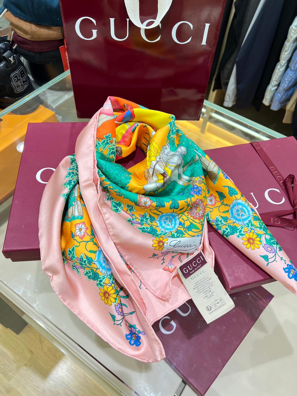 Foulard de Luxe en Vrai Soie Gucci