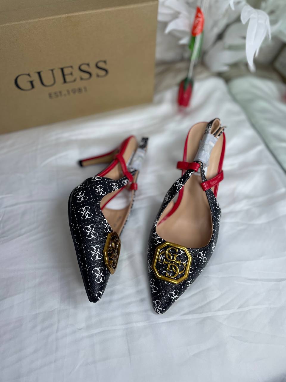 Sandale Chic Guess En Couleurs